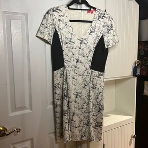 Very flattering navy white design, size 8